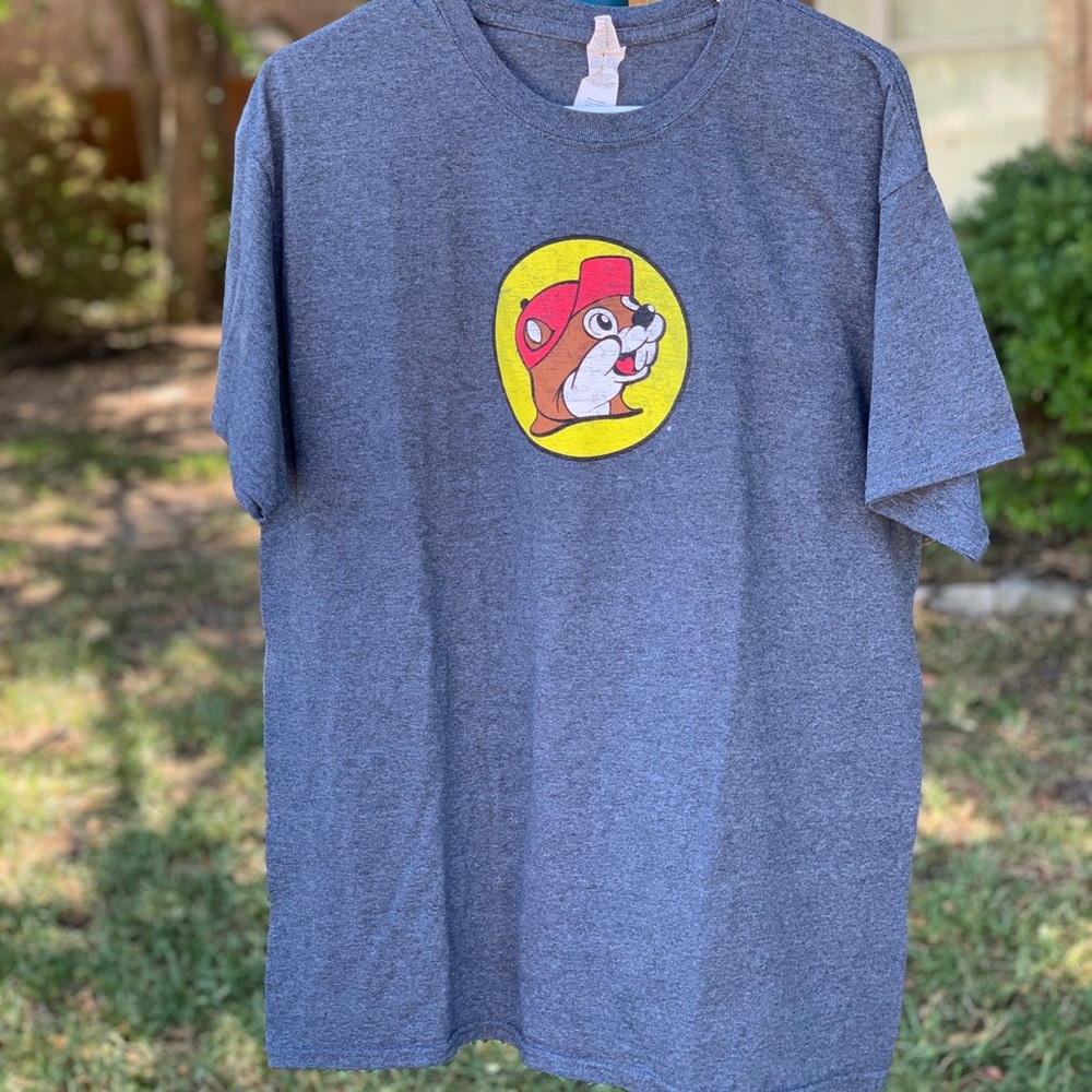 Buccees Tshirt size L